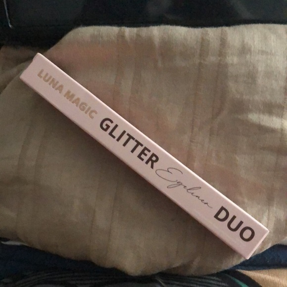 Luna Magic Glitter Eyeliner Duo Black & Silver - Picture 3 of 5